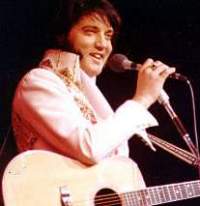 Elvis Presley singing in Memphis 1977
