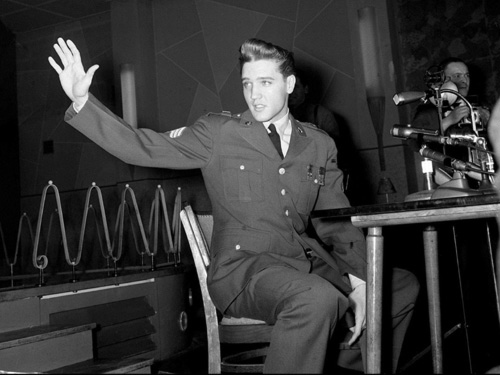 Elvis in army_press conference
